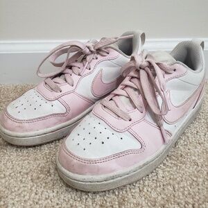 Nike Court Borough white/pink foam kids size 4 sneakers